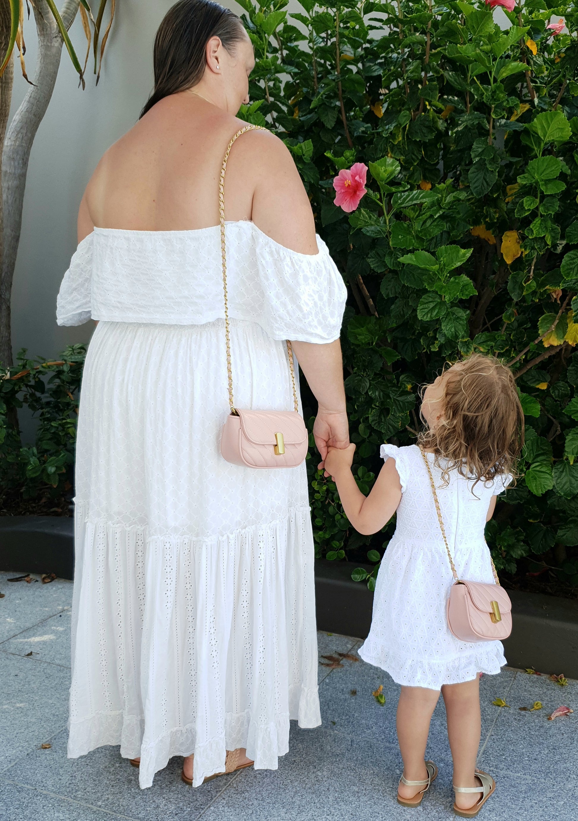 Mother Daughter bag, Woman and child posing with Mother Daughter bag in pink 